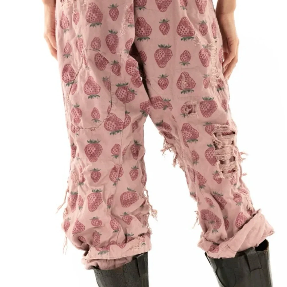 Magnolia Pearl Pink Strawberry Print Pants - Picture 1 of 3